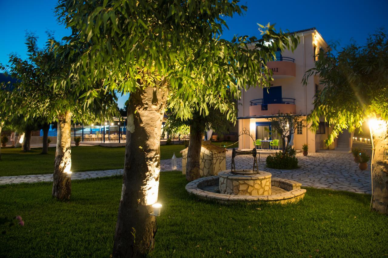 Akroyiali Resort Vasiliki  Ngoại thất bức ảnh